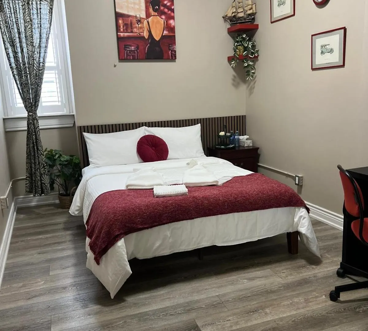 Downtown Private Room Central Location Toronto