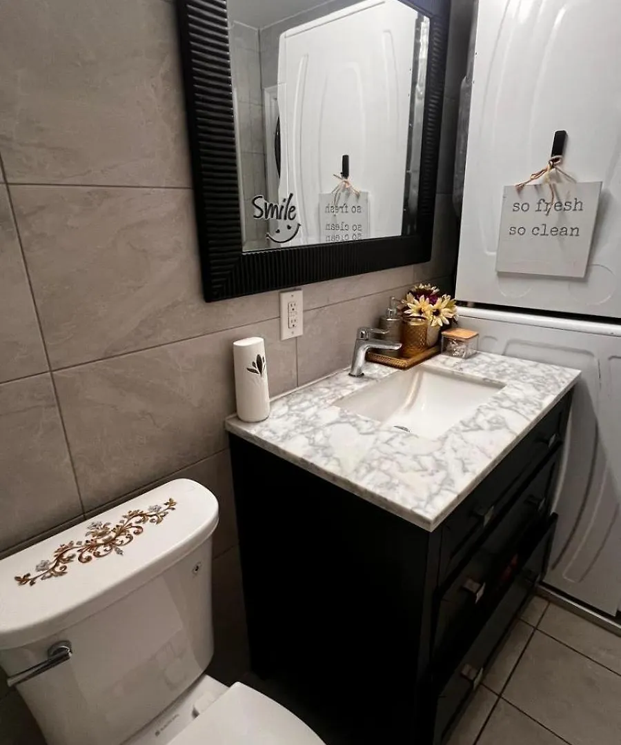 Downtown Private Room Central Location Toronto Guest house